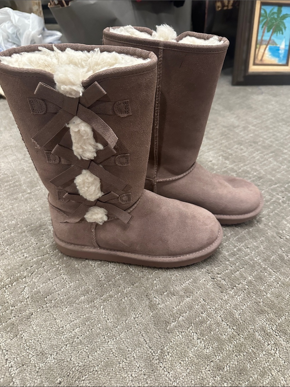 Koolaburra Kids purple mauve Suede Boots with Cream Shearling Trim and bows sz 3
